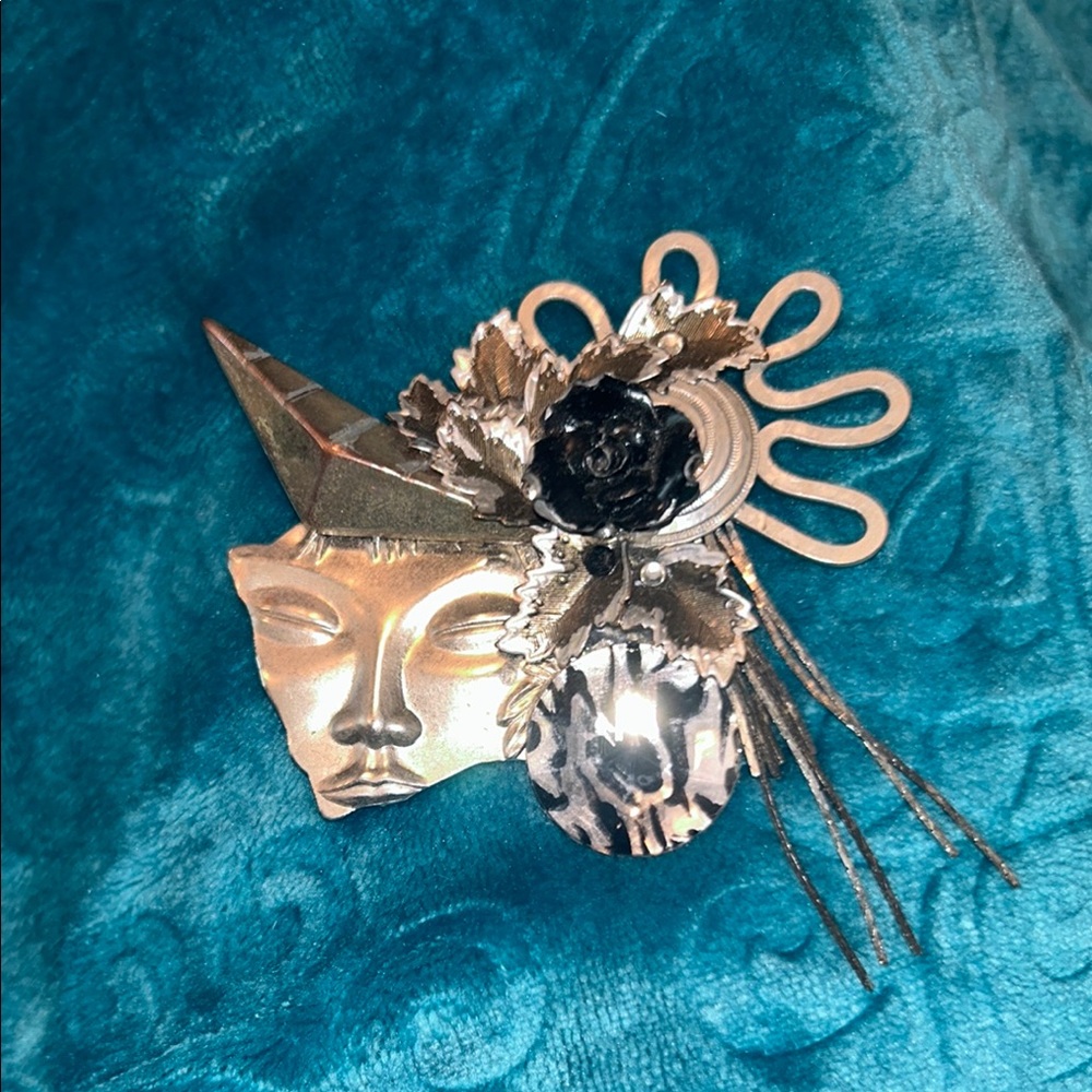 Elegant Gold and Silver Brooch